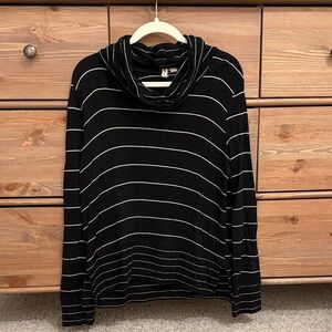 Cable & Gauge Black and White Striped Top/Sweatshirt